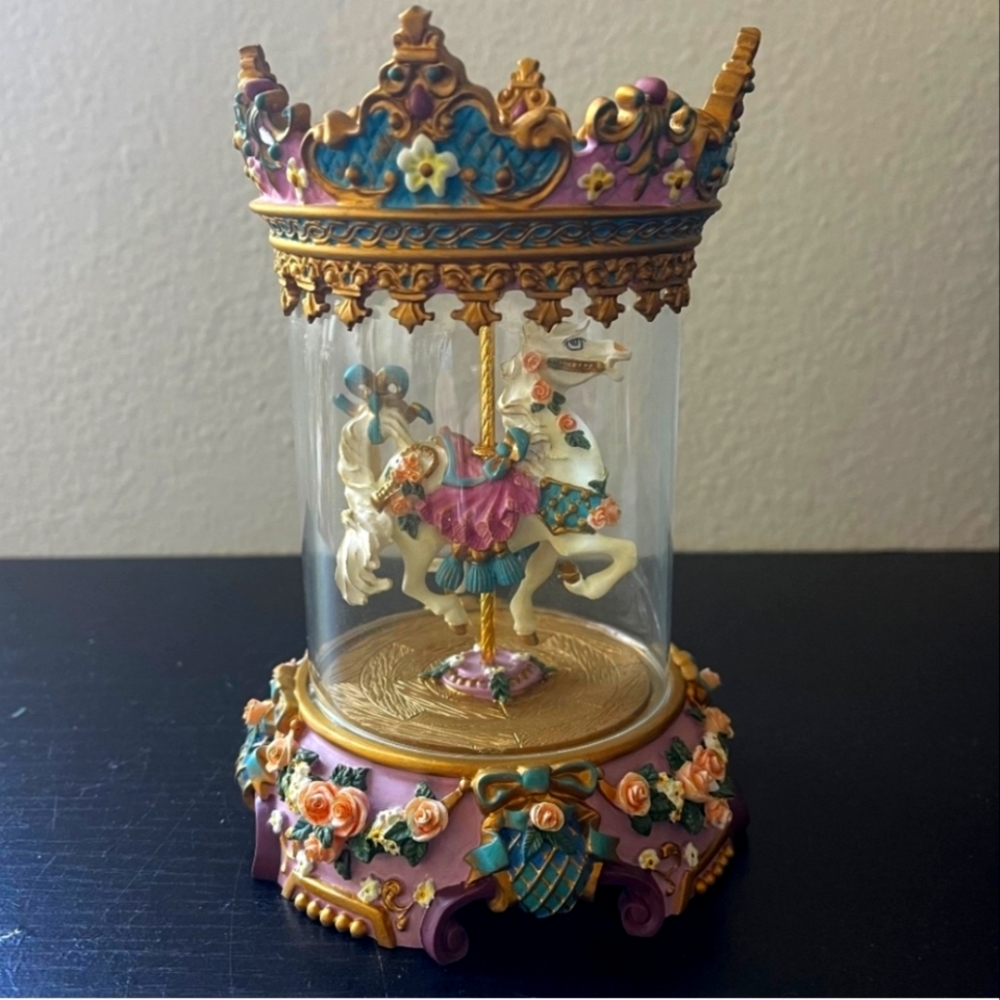 Vintage Carousel Splendor Musical Collectable Special Edition